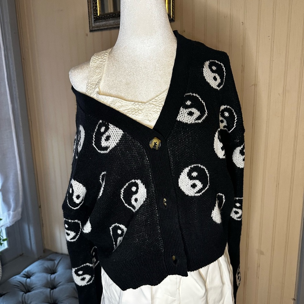Derek Heart Yin Yang Cardigan Medium Black Cropped Y2K Grunge Knit Sweater